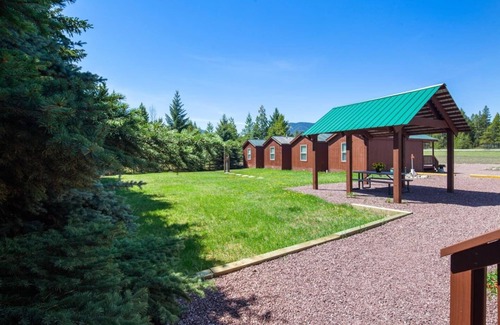 Coram Kabine | Wolf Den Cabin! 6 miles to Glacier!