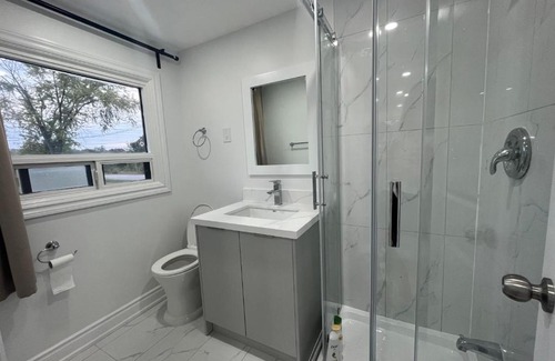 Pickering Wohnung | Wonderful 2nd floor unit in Pickering- Guild Home