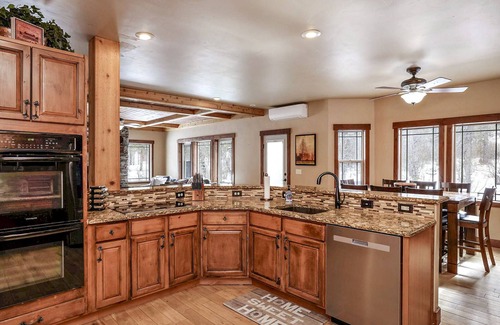 McCall Haus | Wonderful 5 bdrm cabin on 1acre wooded lot with stream