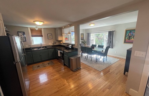 Oakdale Wohnung | Wonderful Back Cove 2BR Apartment, Near Downtown