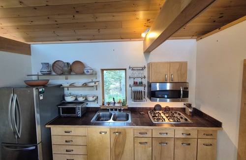 Blue Hill Haus | Wonderful Compound in lovely South Blue Hill with WiFi, AC . Has Guest House!!
