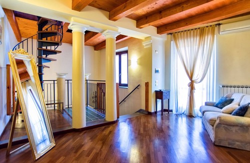 Fabriano Wohnung | WUNDERBARE WOHNUNG IN FRESKO IM HISTORISCHEN ZENTRUM VON FABRIANO TARDO 800