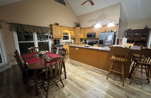 Centre Haus | Wonderful House on Weiss Lake! Two piers and nearby boat launch. Sleeps 16