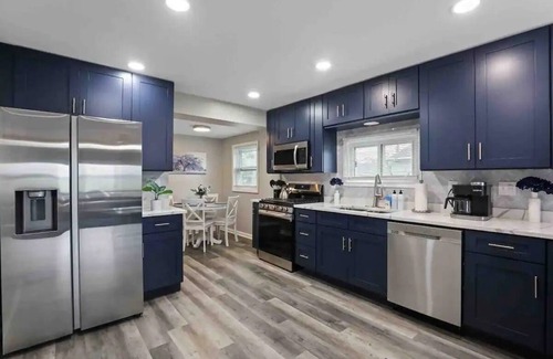 Wood Dale Haus | Wonderful in Wood Dale, right by O’Hare airport!