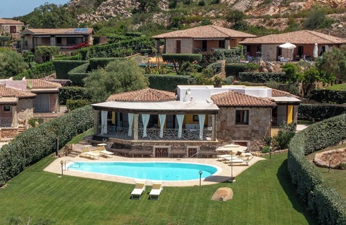 Capo Coda Cavallo Villa | Wunderschöne Luxusvilla mit Pool und großem Garten mit Meerblick!
