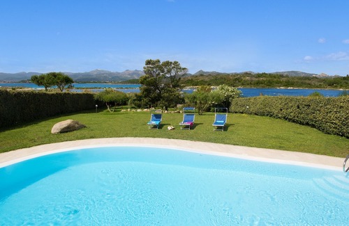 Capo Coda Cavallo Villa | Wunderschöne Luxusvilla mit Pool und großem Garten mit Meerblick!