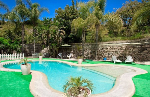 Los Guajares Haus | Wonderful private villa for 6 guests with A/C, private pool, WIFI, TV, terrace and parking