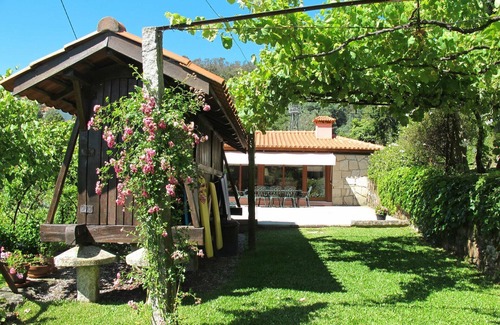 Bico Villa | Schönes alleinstehendes Ferienhaus für 10 Gäste mit privatem Pool, W-LAN, TV und Parkplatz