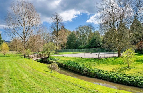 Thirsk Haus | Atemberaubendes Ferienhaus für 6 Personen mit Pool, Whirlpool, W-LAN, Terrasse und Parkplatz