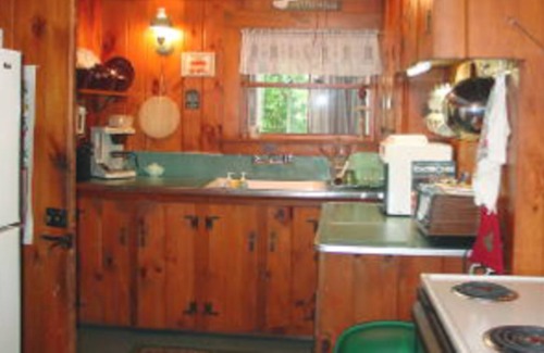 Moultonborough Hütte | Wonderful waterfront home with private dock, swim raft, kayaks, canoe, and W/D