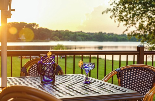 Albion Haus | Wonderland: Waterfront + Game Room + Dog Friendly