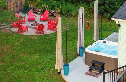 Albion Haus | Wonderland: Waterfront + Game Room + Dog Friendly