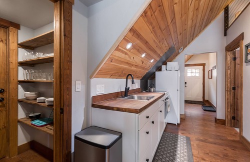 Kalispell Wohnung | Wooded acreage with creek- 10 minutes to town