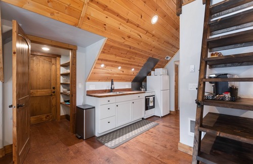 Kalispell Wohnung | Wooded acreage with creek- 10 minutes to town