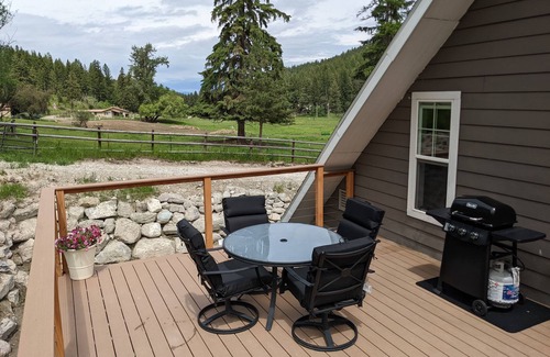 Kalispell Wohnung | Wooded acreage with creek- 10 minutes to town