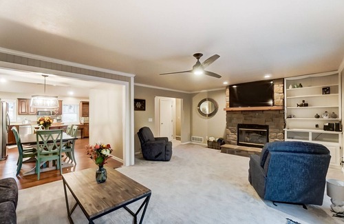 Howard Haus | Wooded, Lakefront home in Apple Valley