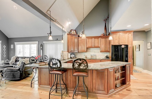 Austinburg Haus | Wooded Luxury Home