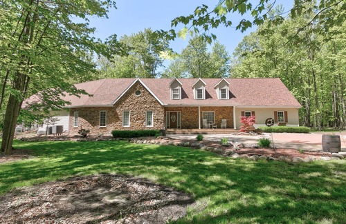 Austinburg Haus | Wooded Luxury Home