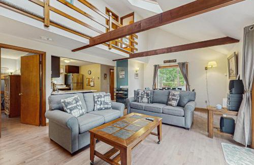 Edgartown Haus | Wooded Oasis