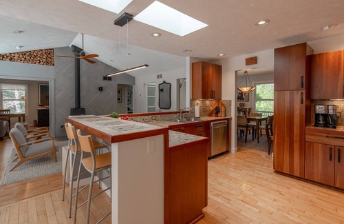 Fennville Haus | Wald Retreat - Schritte zum See - In der Nähe der Stadt