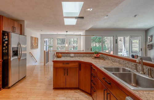 Fennville Haus | Wald Retreat - Schritte zum See - In der Nähe der Stadt