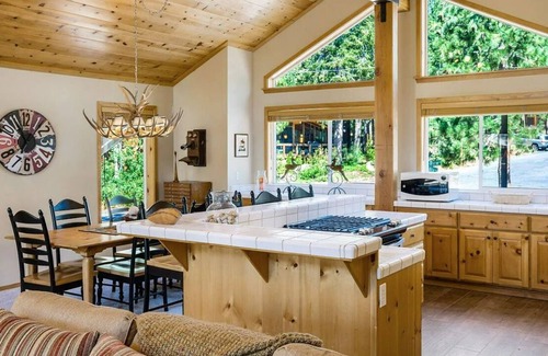 Talmont Haus | Woodland at Tahoe Park By Tahoe Getaways - Pet Friendly - Private Beach