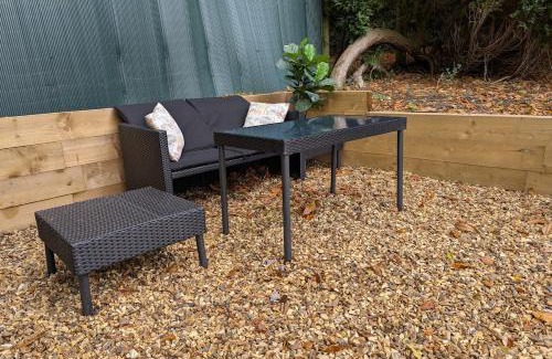 Leckhampton Wohnung | Woodland Cabin - Cotswold Way - Logs & Dogs