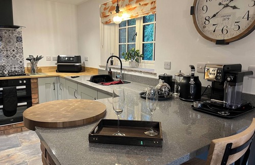 Coleford Hütte | Woodland edge retreat, with wood burning stove.