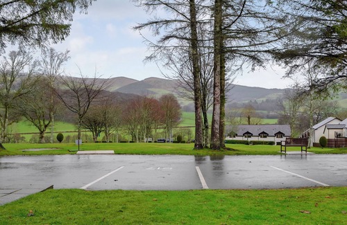 Cwrt Hütte | Woodland View Bungalow 1 - UK10492