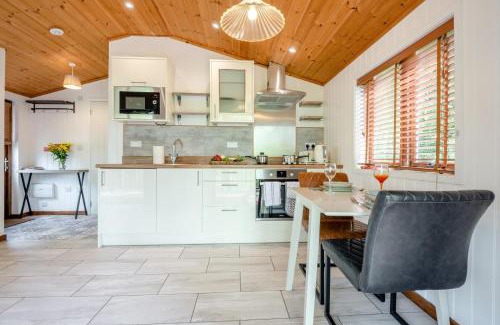 Milton Abbas Haus | Woodland Views Lodge