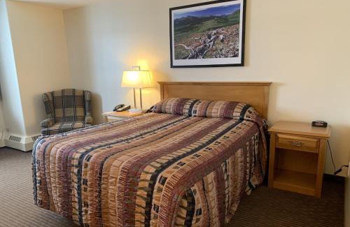 Fort Nelson Hotel | Woodlands Inn & Suites