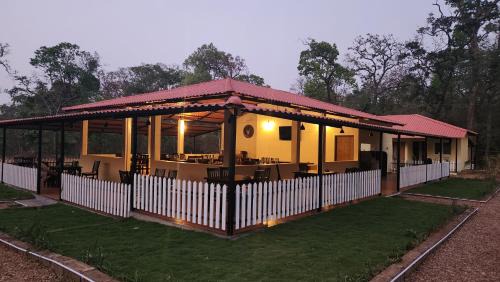 Timbholi Haus | Woods Creek