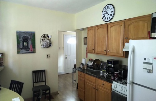 Queens Haus | Woodside, Queens Neu renoviertes, geräumiges Haus mit 2 Schlafzimmern, einfacher Zugang zu Manhattan