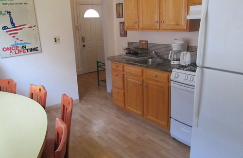 Queens Haus | Woodside, Queens Neu renoviertes, geräumiges Haus mit 2 Schlafzimmern, einfacher Zugang zu Manhattan