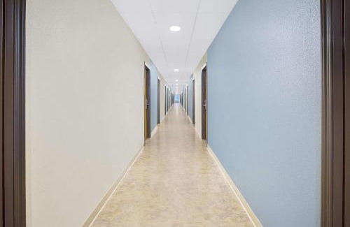 West Columbus Hotel | WoodSpring Suites Columbus Urbancrest