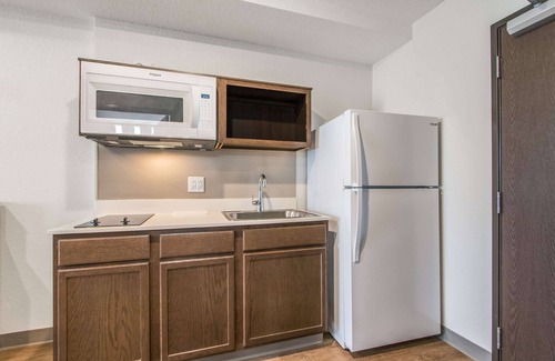 Ludlam Hotel | WoodSpring Suites Doral Miami Airport