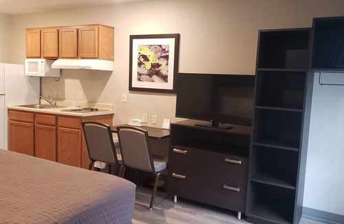 Clearview City Hotel | WoodSpring Suites Kansas City Lenexa