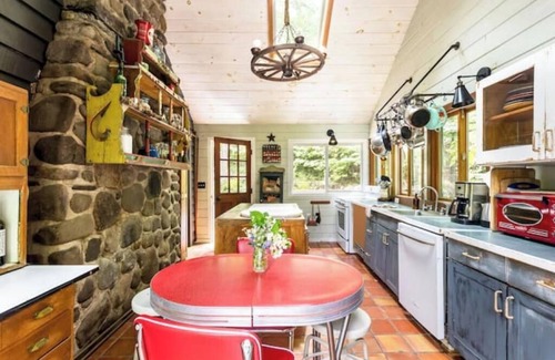 Woodstock Kabine | Woodstock Mtn Lodge- pvt 2 acres w/saline pool