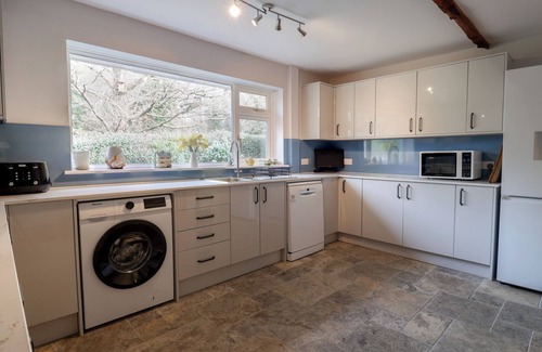 Eleighwater Haus | WOODSTOCK, pet friendly, with open fire in Chard