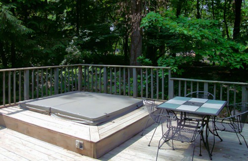 Michiana Haus | Woodsy Retreat W/ Private Hot Tub, Enclosed Patio, Firepit, & Free WiFi