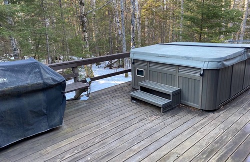 Carrabassett Valley Haus | Woody Creek On-Mountain Ski House - 6 Schlafzimmer, Schlafmöglichkeiten für 12, Whirlpool, Billardtisch