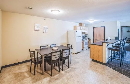 Ontario Wohnung | Work Relax Repeat in a Bright and Spacious Stay