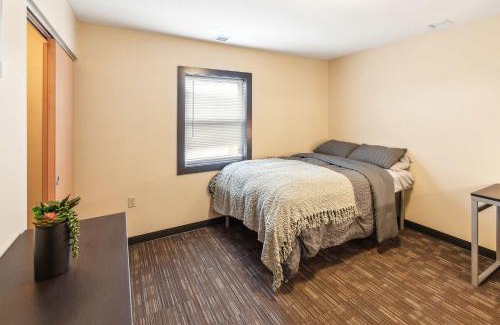 Ontario Wohnung | Work Relax Repeat in a Bright and Spacious Stay