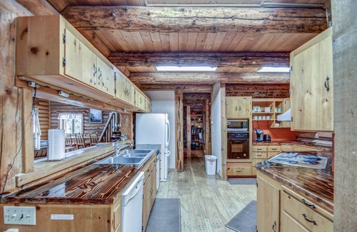 St. George Kabine | Working Ranch Cabin Getaway with Pool and Spa