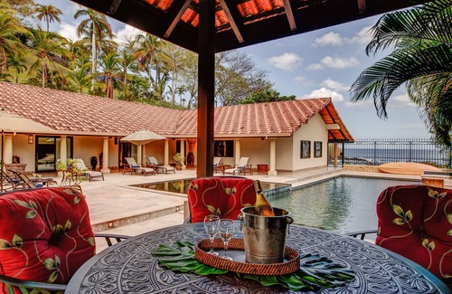 Playa Flamingo Haus | Weltklasse Flamingo Beachfront Villa mit 5 Poolside Schlafzimmer Suiten !!
