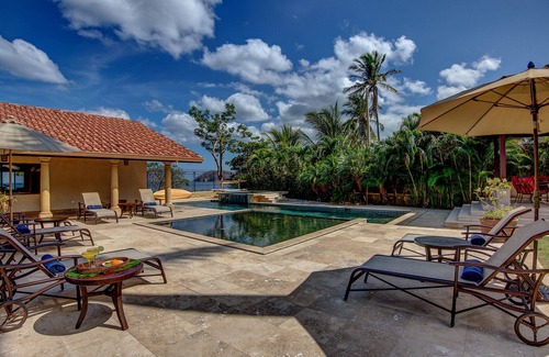 Playa Flamingo Haus | Weltklasse Flamingo Beachfront Villa mit 5 Poolside Schlafzimmer Suiten !!