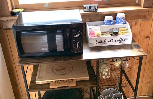 Lubec Hütte | World’s highest tides! Pet friendly, bay front cottage with huge fenced yard.