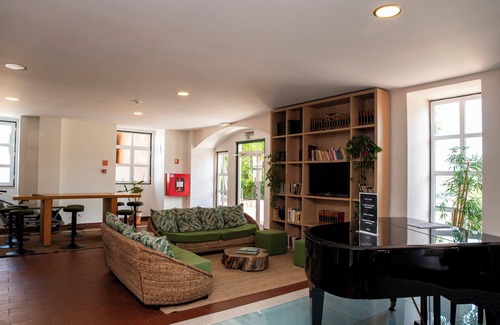 Almocageme Haus | WOT Sintra Sarrazola