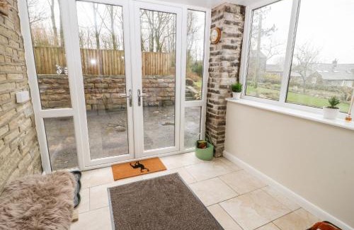 Denshaw Haus | Wren Cottage