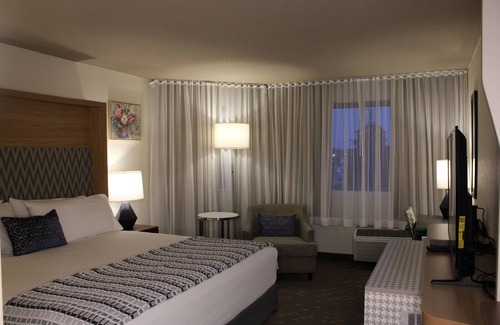 Flint Hotel | Wyndham Flint MI/Grand Blanc/Bishop Airport/Conference Ct